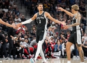 关于老鹰三巨头联手，爵士得分突破，字母哥冲击季后赛！的信息