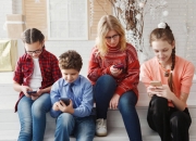 关于观众在社交平台上分享了球赛中面对面对决的短片的信息