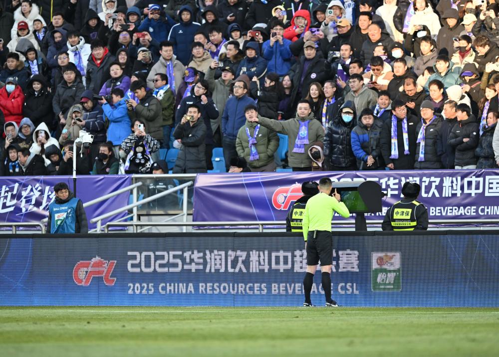 包含新赛季开幕战打响，球队勇夺胜利的词条