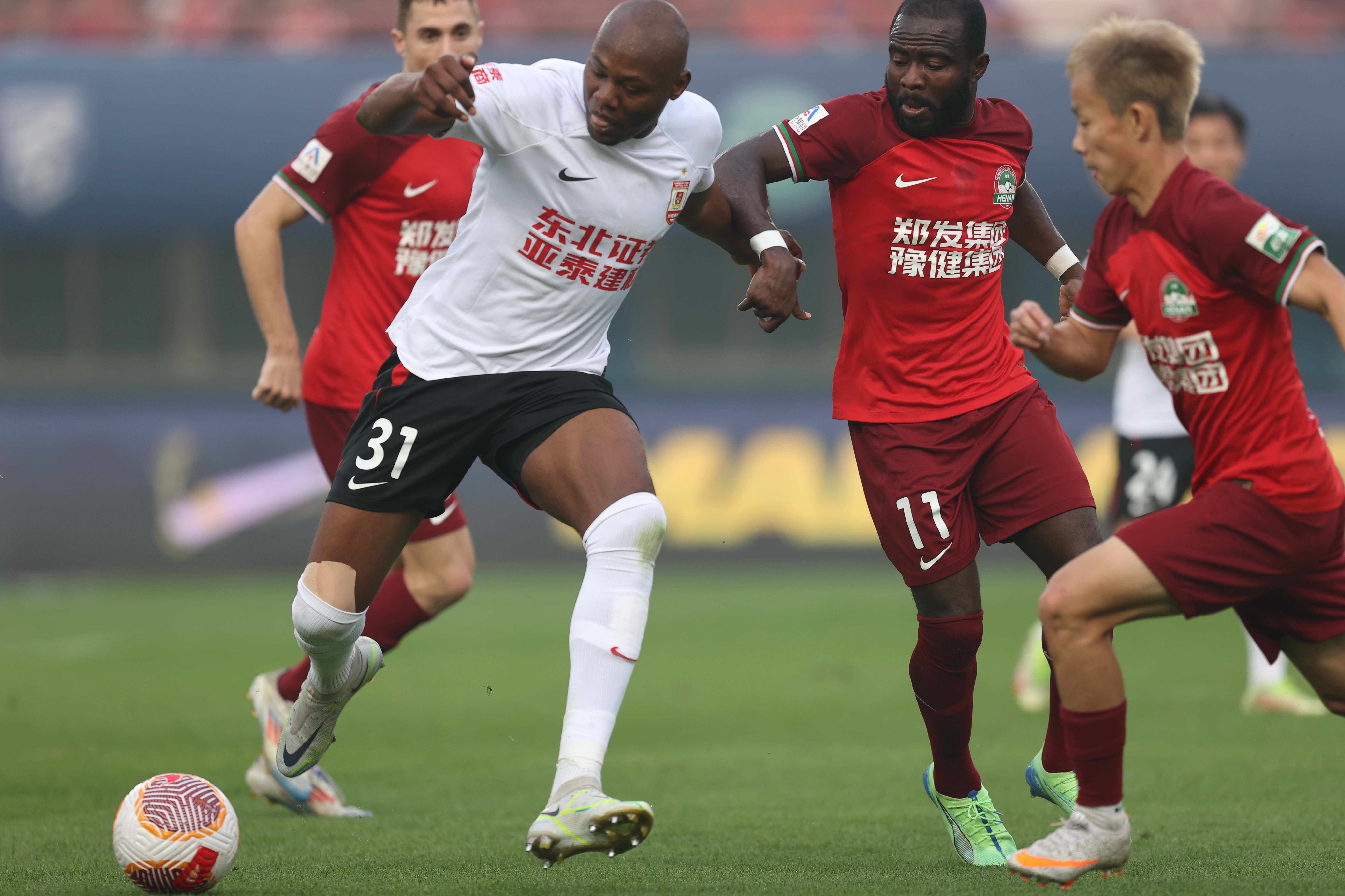 本土球员涌现中超舞台,提振国内足球信心的简单介绍 本土球员涌现中超舞台,提振国内足球信心的简单介绍